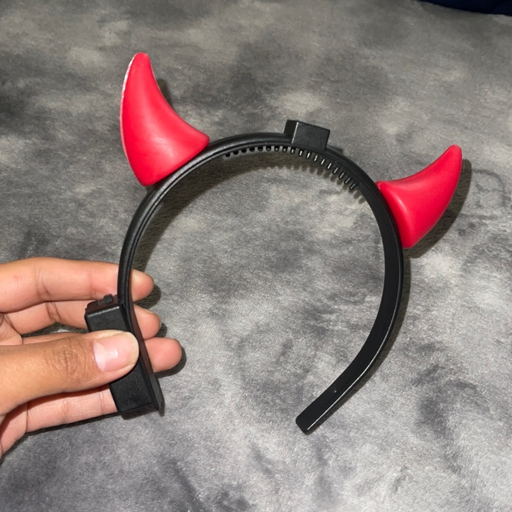 Light up devil horns 🚨
